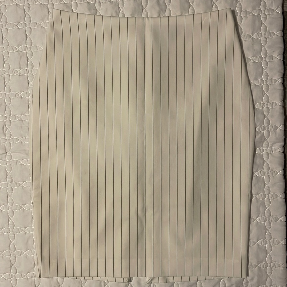 High-waisted office skirt
